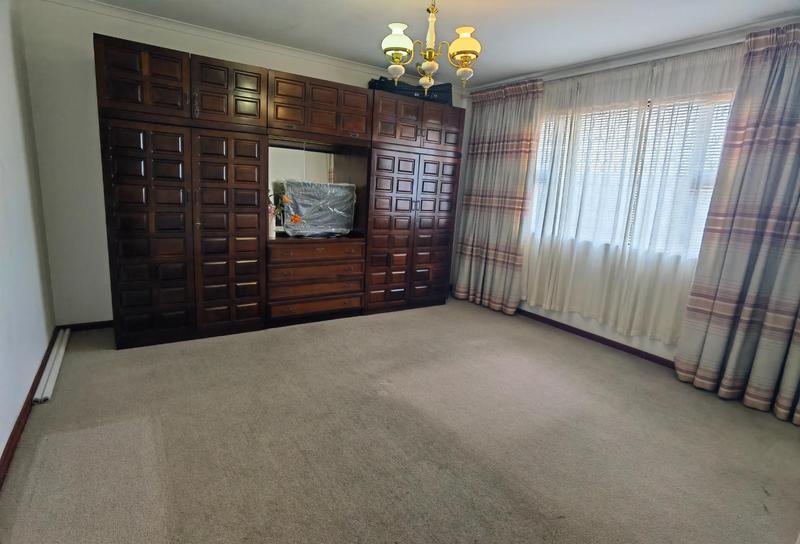 6 Bedroom Property for Sale in Cravenby Western Cape